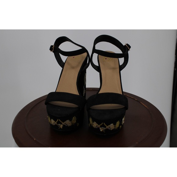 Delicious Platform Shoes Womens Size 5.5 Black Floral Faux Suede Block Heel - Picture 1 of 10